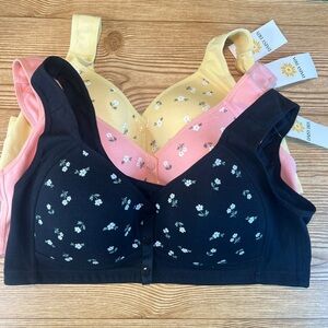 NWT-Daisy Bra, No Underwire, Front Closure, Wireless, Snap Closing Bra
